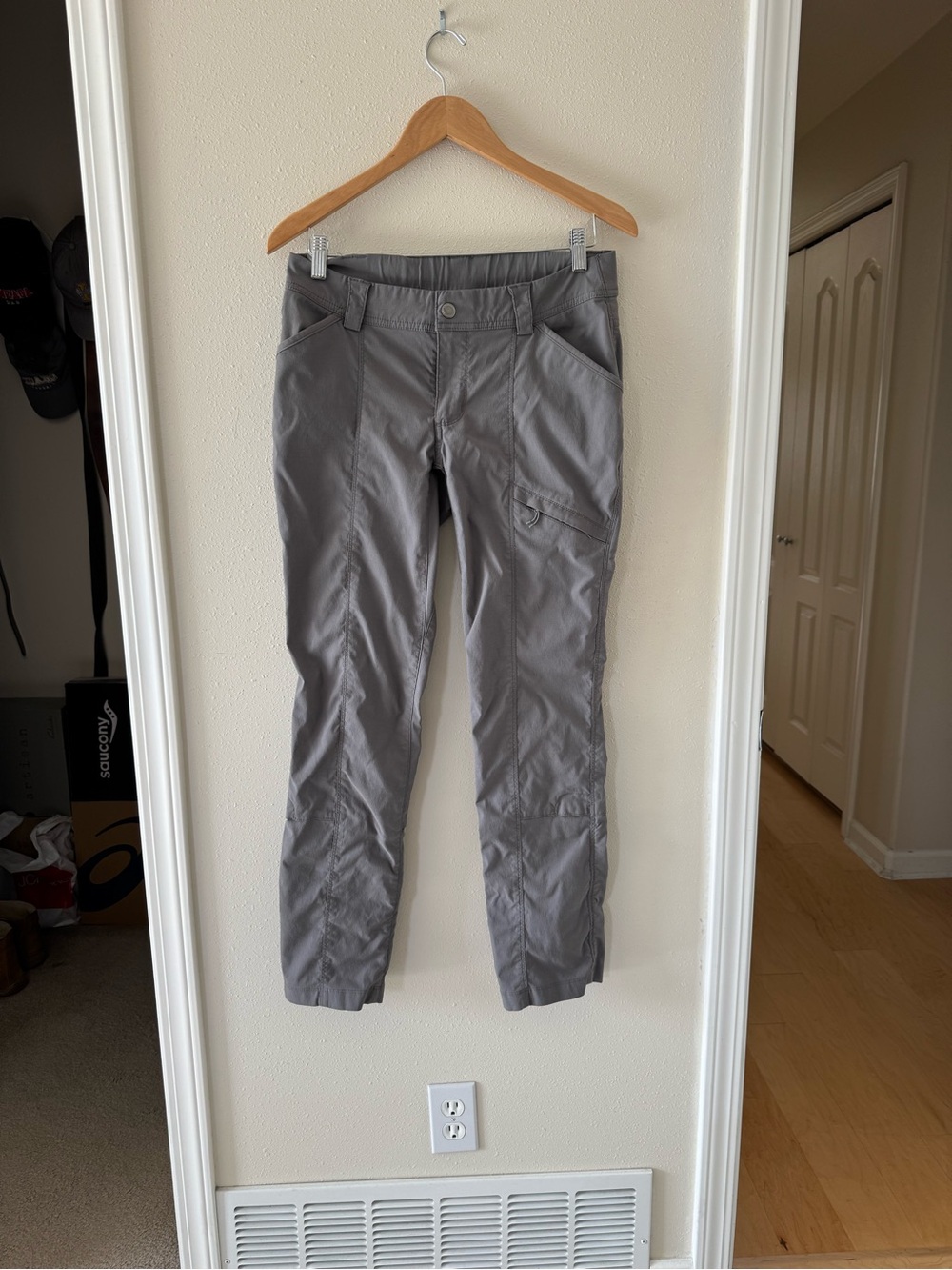 Women’s 6 X 31 Duluth Trading Co Gray Lightweight Nylon Convertible Pants
